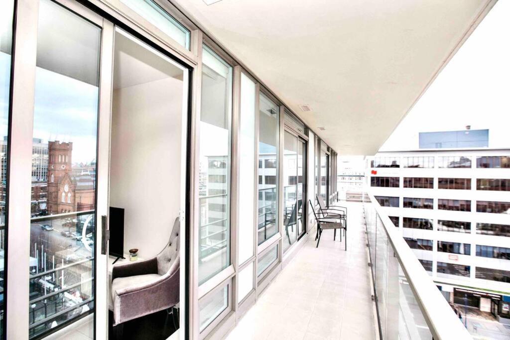 Victoria'S Best Location 2 Bedroom Luxe Condo Extérieur photo